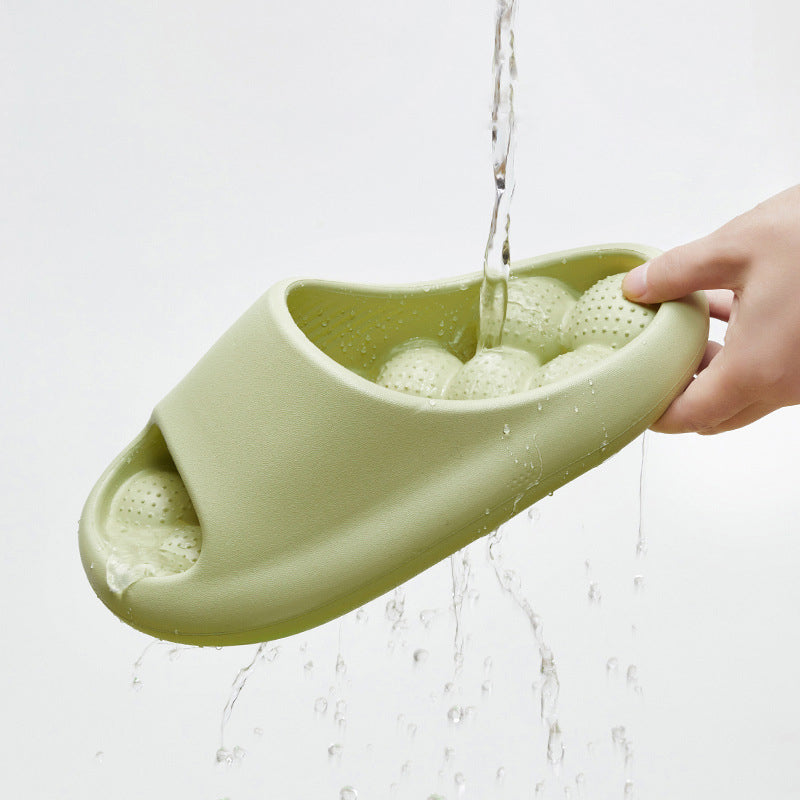 Claquettes de bain pour femmes avec design de semelle en boules, chaussons d'intérieur antidérapants, chaussons d'été pour la maison.